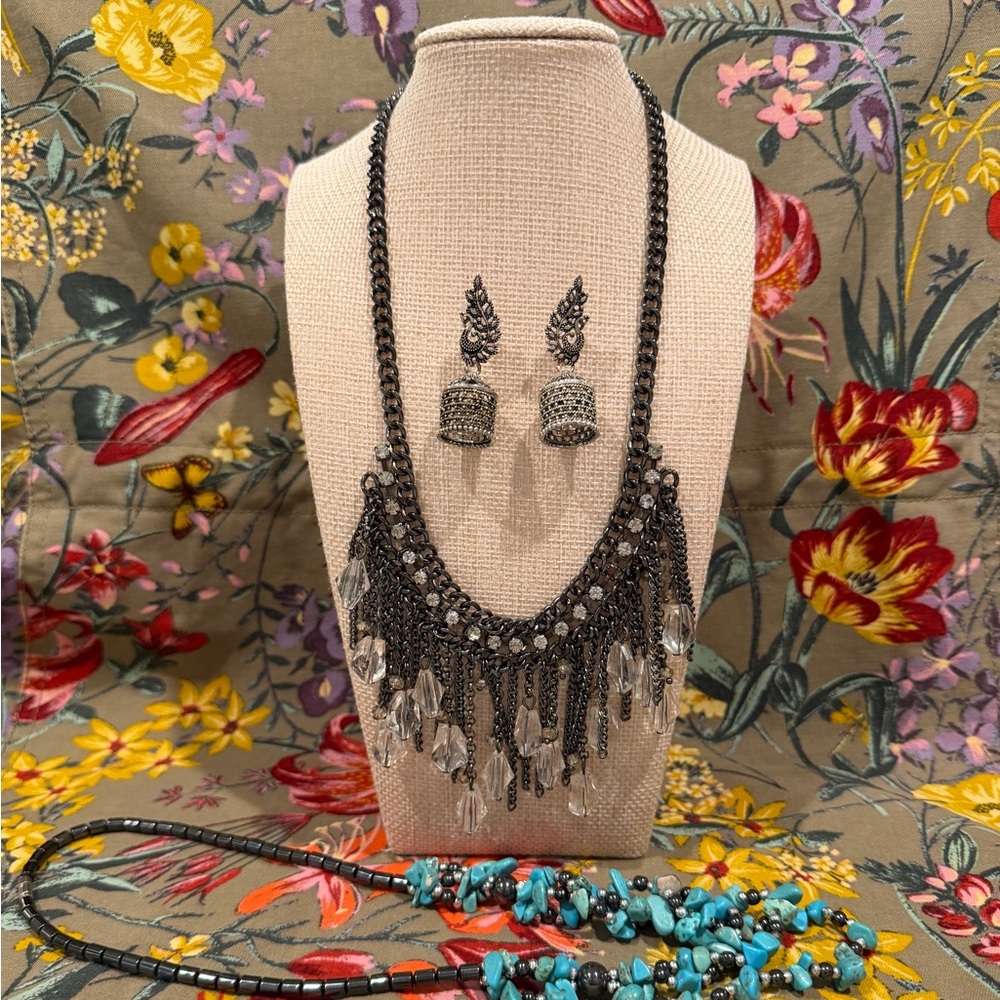 Dramatic fringe necklace, peacock bell earrings, and turquoise stone necklace💙